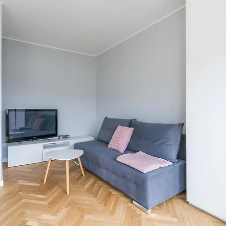 Przytulny Apartament Blisko Ergo Areny דירה